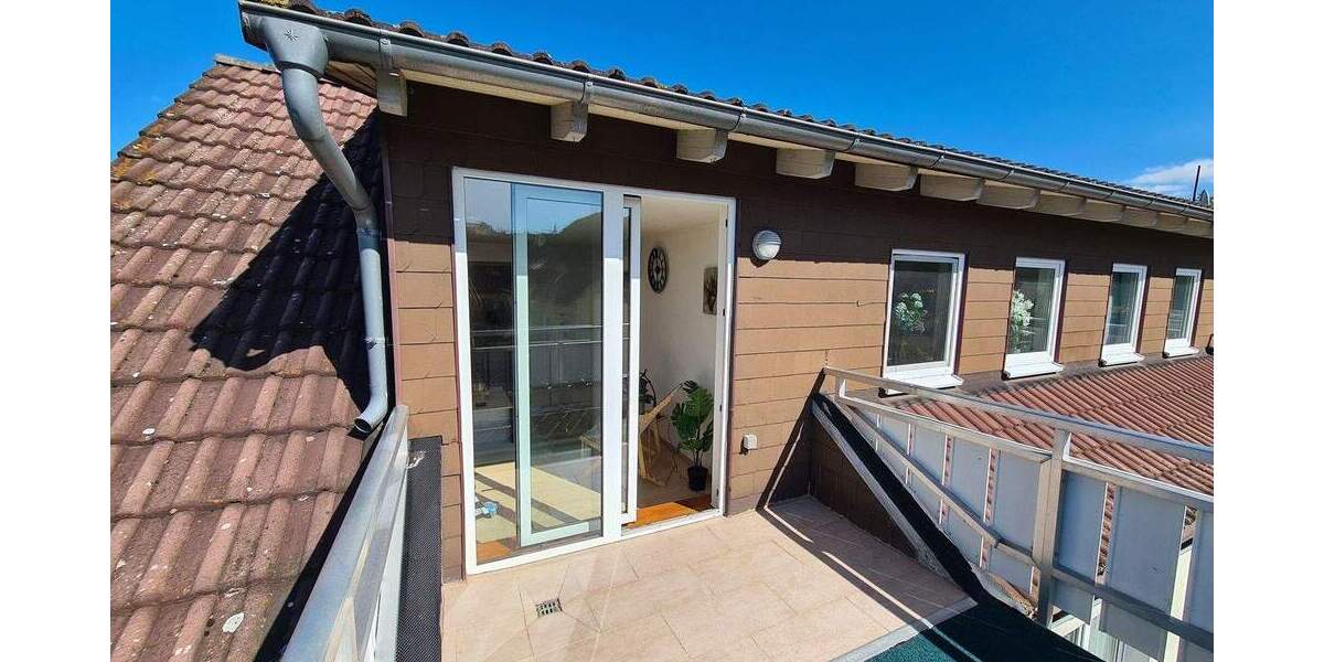 RESERVIERT Charmante Dachgeschosswohnung mit Einbauküche - sofort verfügbar! 2 zimmer