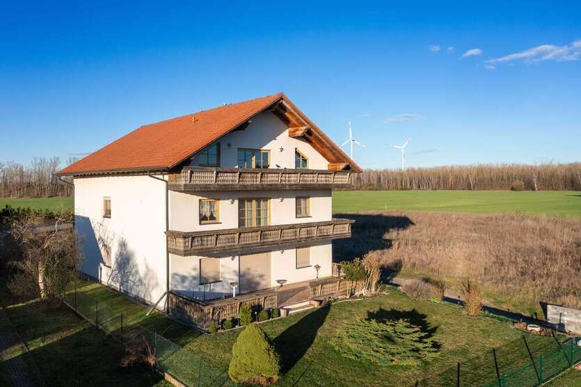 Haus zum Kaufen in Borna OT Thräna 499.000 € 476 m²