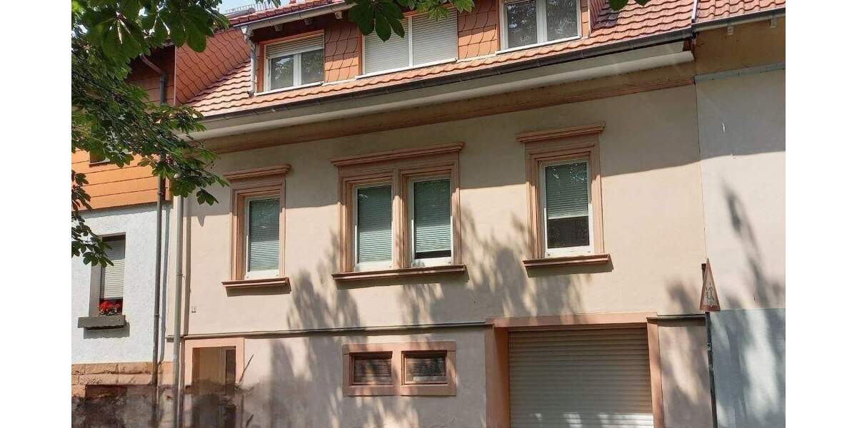 Komplett kernsaniert und renoviert - 2 Wohnunen mit 2 separaten Eingängen, Terrasse, Balkonen, Garten und Garage, in St. Ingbert-SÜD 7 zimmer