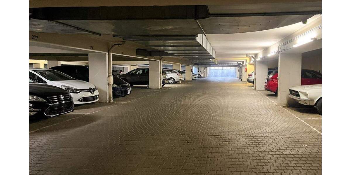 Ruhig gelegene 3-Raumwohnung mit Parkett, 2 Balkonen und Tiefgaragenstellplatz 3 zimmer