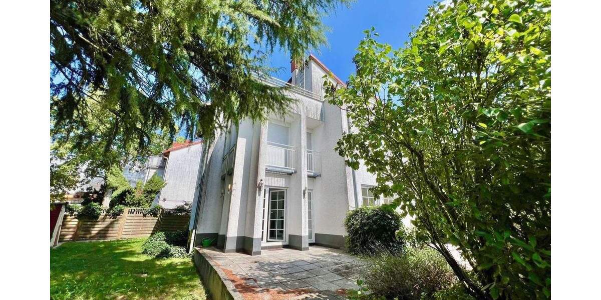 Sofort wohlfühlen: Freistehendes Einfamilienhaus mit TG, Garten und Dachterrasse 5 zimmer