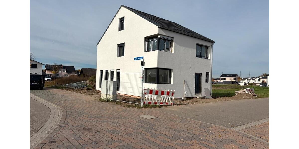 Doppelhaushälfte Philippsburg - 5 Zimmer, 173 m&sup2;, 559.000&euro; | Angebot:26580431