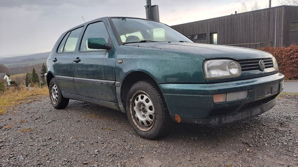 VW Golf 83.643 km 1.650 € Horn-Bad Meinberg 32805