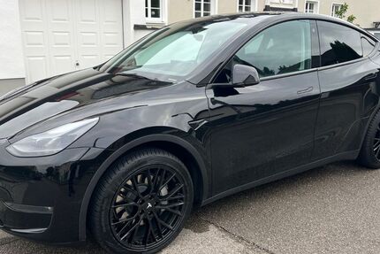 Tesla Model Y 23.600 km 43.000 € Garching 85748