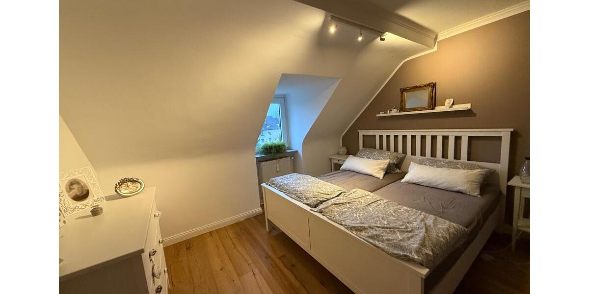 Dachgeschoßwohnung Duisburg Duisburg-Mitte - 4 Zimmer, 70 m&sup2;, 209.000&euro; | Angebot:24310220