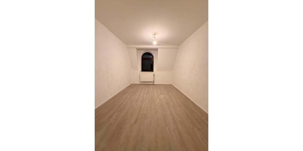 Dachgeschoßwohnung Herne Wanne-Bickern - 6 Zimmer, 130 m&sup2;, 1.400&euro; | Angebot:24935017