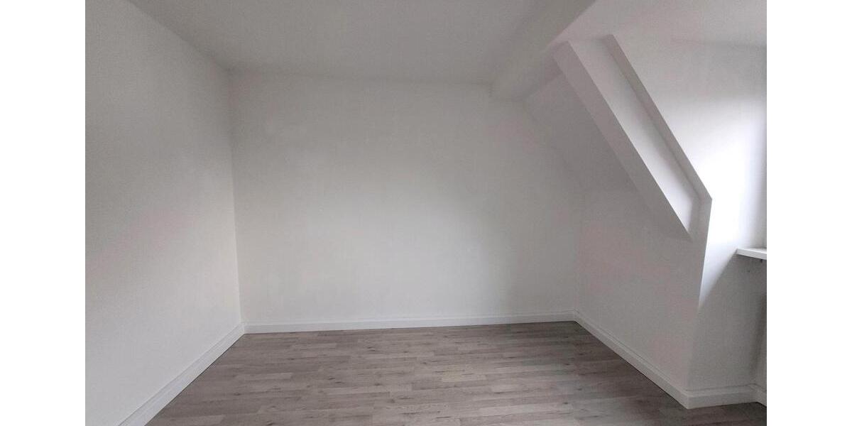 Dachgeschoßwohnung Kaiserslautern Betzenberg - 3 Zimmer, 74 m&sup2;, 800&euro; | Angebot:25145639