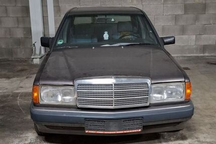 Mercedes-Benz 190 213.035 km 1.890 &euro; Frankfurt am Main 60316