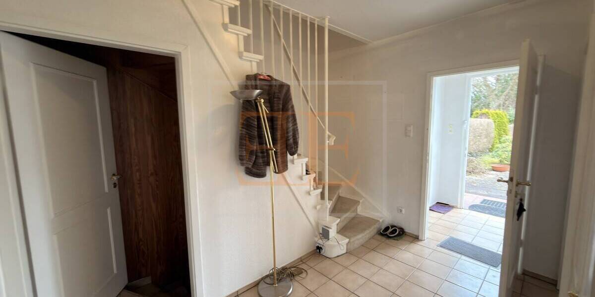 Klassische DHH mit Vollkeller und Garage in ruhiger Sackgassenlage von Ahrensburg - Doppelhaushälfte Ahrensburg | Angebot:26121169