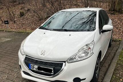 Peugeot 208 97.000 km 4.700 &euro; Neu-Isenburg 63263