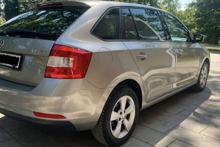 Skoda Rapid 129.600 km 9.400 &euro; Frankfurt am Main 60326