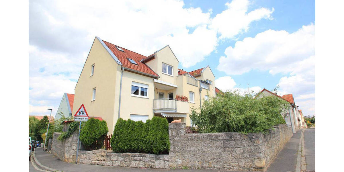 Lichtdurchflutete 3-Zimmer-Eigentumswohnung mit Dachstudio und Loggia 3 zimmer