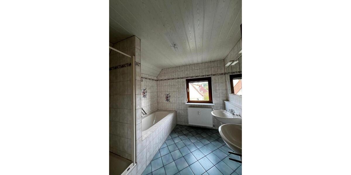 Dachgeschoßwohnung Reutlingen Reutlingen-Betzingen - 3.5 Zimmer, 90 m&sup2;, 950&euro; | Angebot:26646756