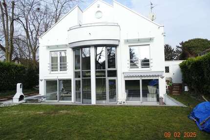 Haus zum Mieten in Edingen-Neckarhausen 3.600 € 300 m²