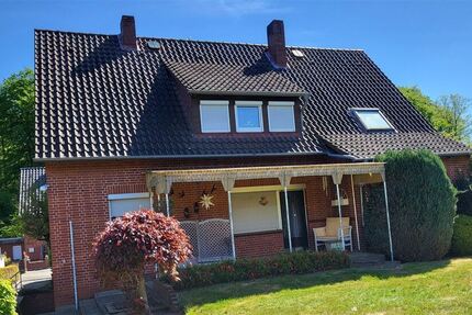 Wohnhaus in ruhiger Sackgasse sucht Liebhaber. 9 zimmer
