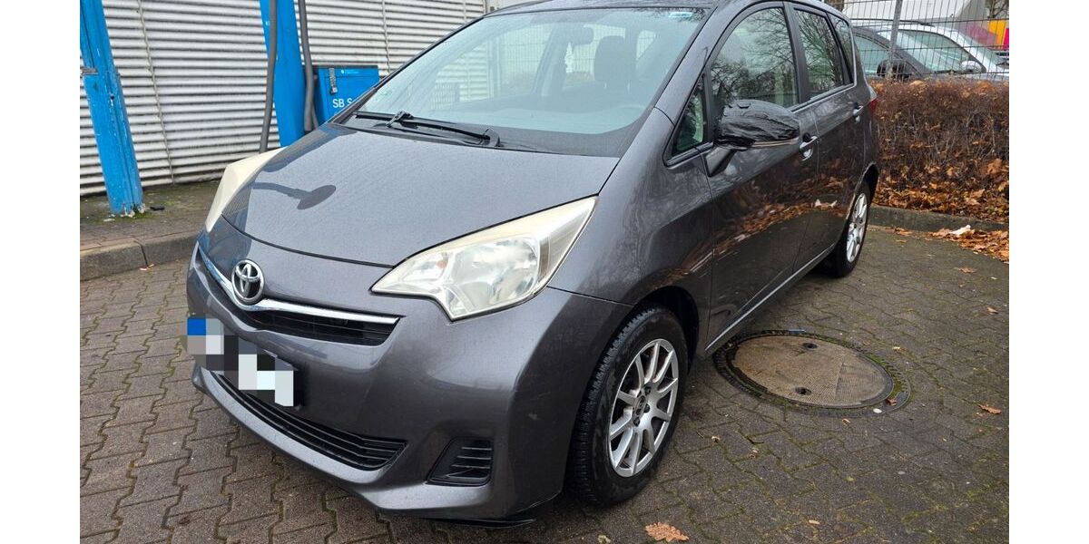 Toyota Verso-S 154.859 km 4.300 &euro; Ahrensburg 22926