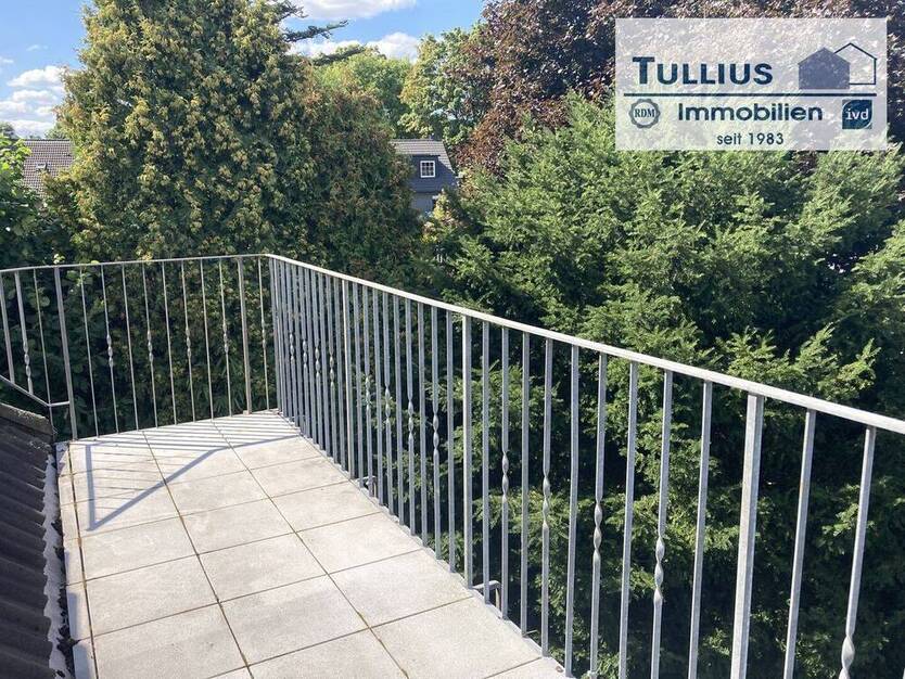 1-Zimmer-Dachgeschoßwohnung mit Einbauküche, 2 Balkone und Stellplatz in Essen-Borbeck