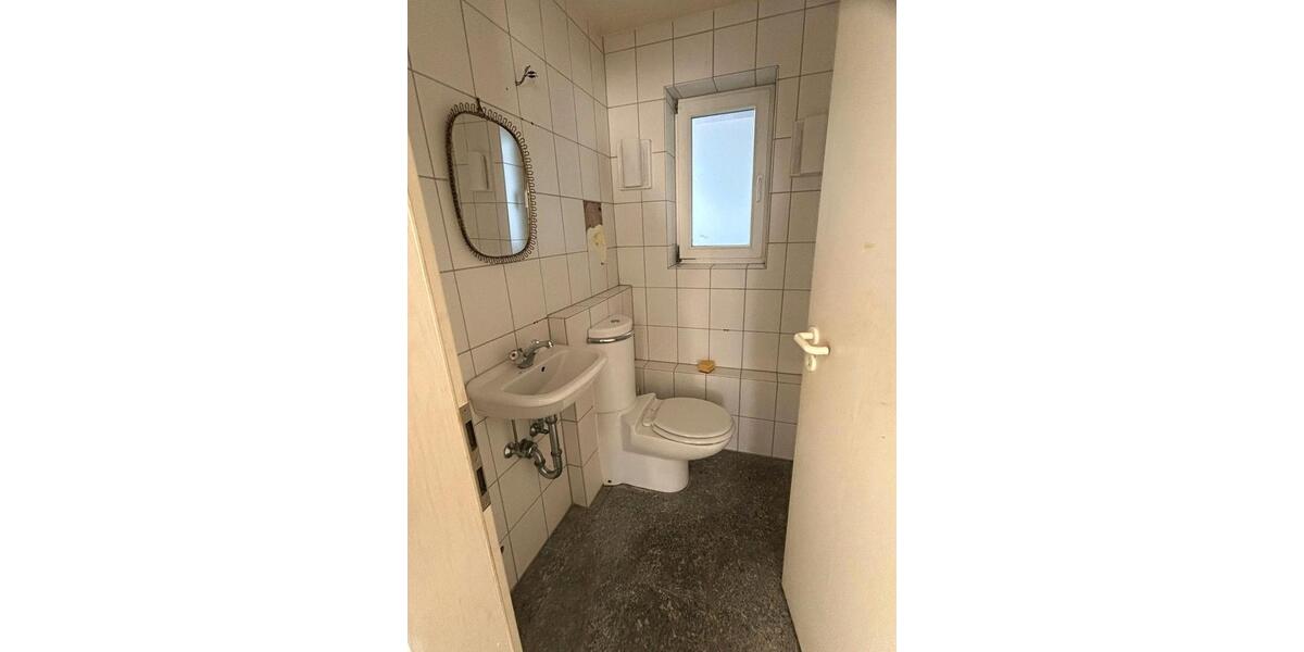 Großes Einfamilienhaus über drei Stockwerke 6 zimmer