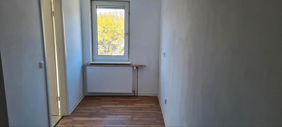 Dachgeschoßwohnung Siegen Eiserfeld - 2 Zimmer, 44 m&sup2;, 430&euro; | Angebot:26310426