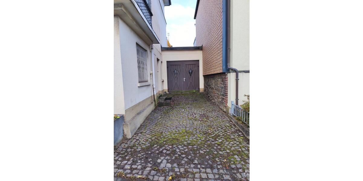 Einfamilienhaus Siegen Weidenau - 8 Zimmer, 140 m&sup2;, 330.000&euro; | Angebot:26901692