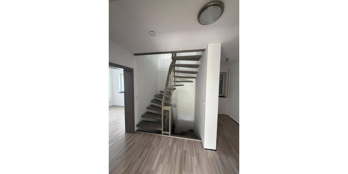 Einfamilienhaus Haßfurt - 5 Zimmer, 144 m&sup2;, 1.800&euro; | Angebot:26617783