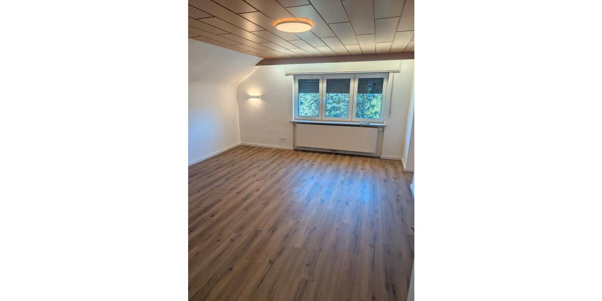 Dachgeschoßwohnung Karlsruhe Wettersbach - 5 Zimmer, 113 m&sup2;, 1.350&euro; | Angebot:26414163