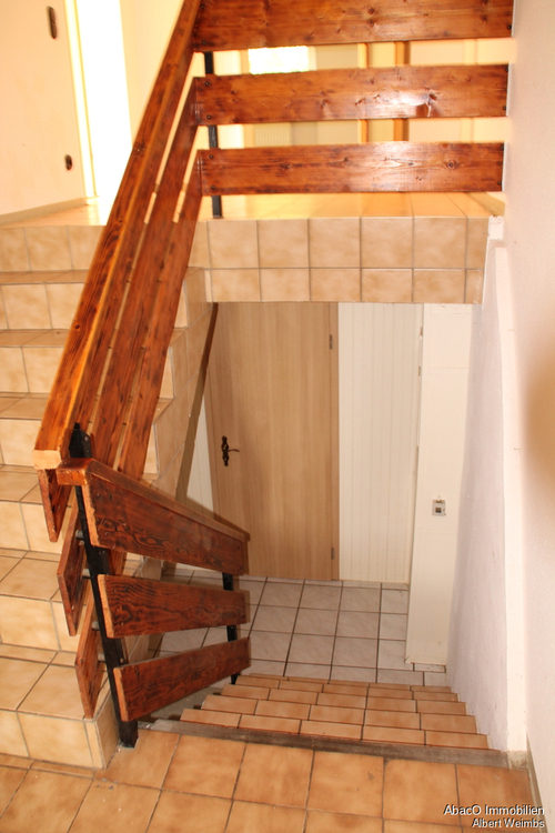 Haus: 2 Wohnungen, 2 Eingänge, 2 Terrassen. Platz für 2 Generationen! 6 zimmer