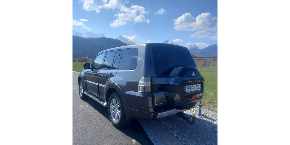 Mitsubishi Pajero 131.881 km 31.200 &euro; Crossen an der Elster 07613