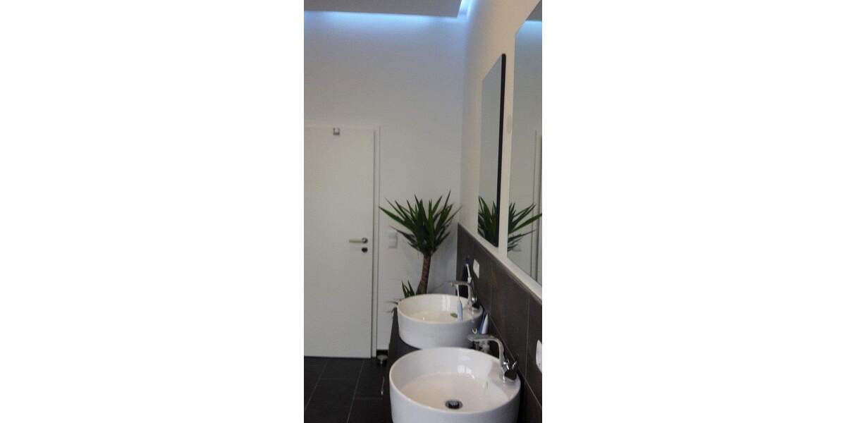 Wohn und Geschäfgsgebäue +3-Familien Haus im Paket zimmer