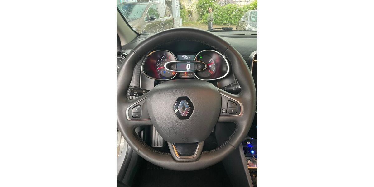 Renault Clio 127.000 km 9.900 &euro; Bad Königshofen 97631