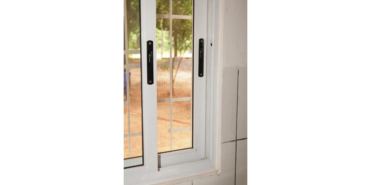 Paraguay, Mbocayaty (Guairá): Haus 3 Zimmer Küche Bad, viele Bäum 3 zimmer