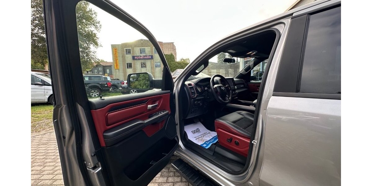 Dodge RAM 1500 5,7 HEMI REBEL ÜBERROLLBÜGEL ROLLO 94.000 km 37.999 € Rudolstadt 07407