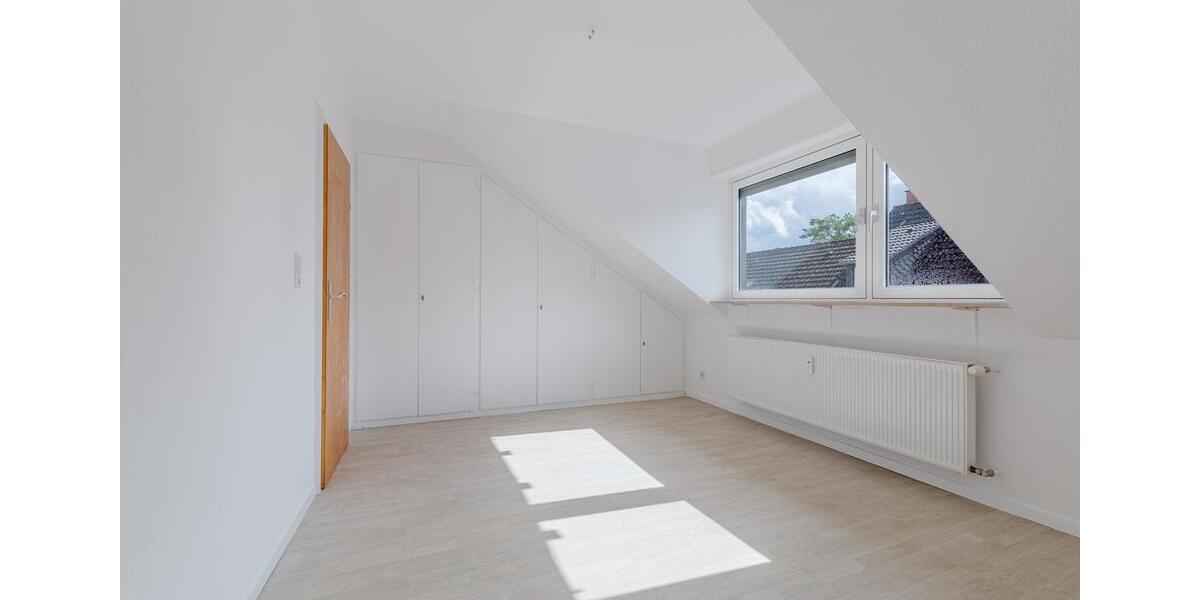Dachgeschoßwohnung Brühl - 4 Zimmer, 87 m&sup2;, 379.000&euro; | Angebot:25399748