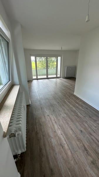 2. OG 4 Zimmer mit Balkon ab Dezember (frisch saniert) zimmer