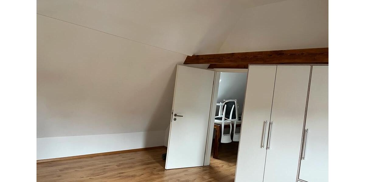 Charmante DG-Wohnung in Top-Lage – ab 01.02.2026 frei 1 zimmer