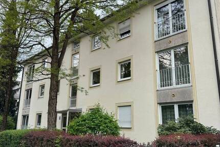 Neu sanierte 2 Zimmer Wohnung in sehr guter Lage