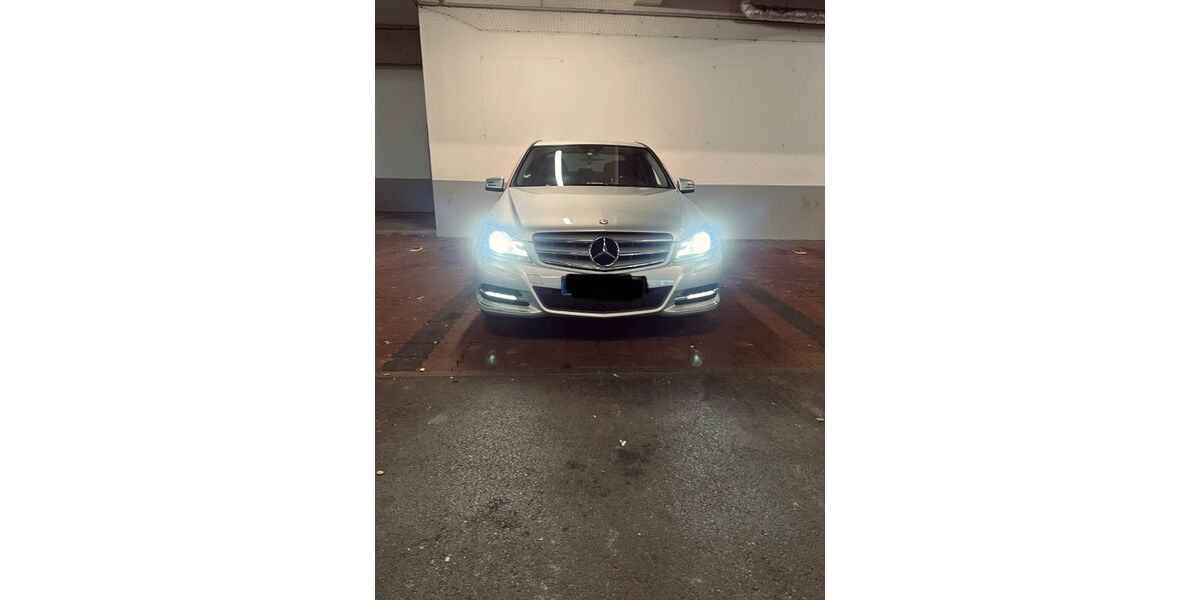 Mercedes-Benz C 250 211.000 km 7.100 &euro; Stuttgart 70174