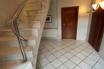 Großzügige 3-Zimmer Wohnung mit Balkon, Blick ins Grüne & Garage zimmer