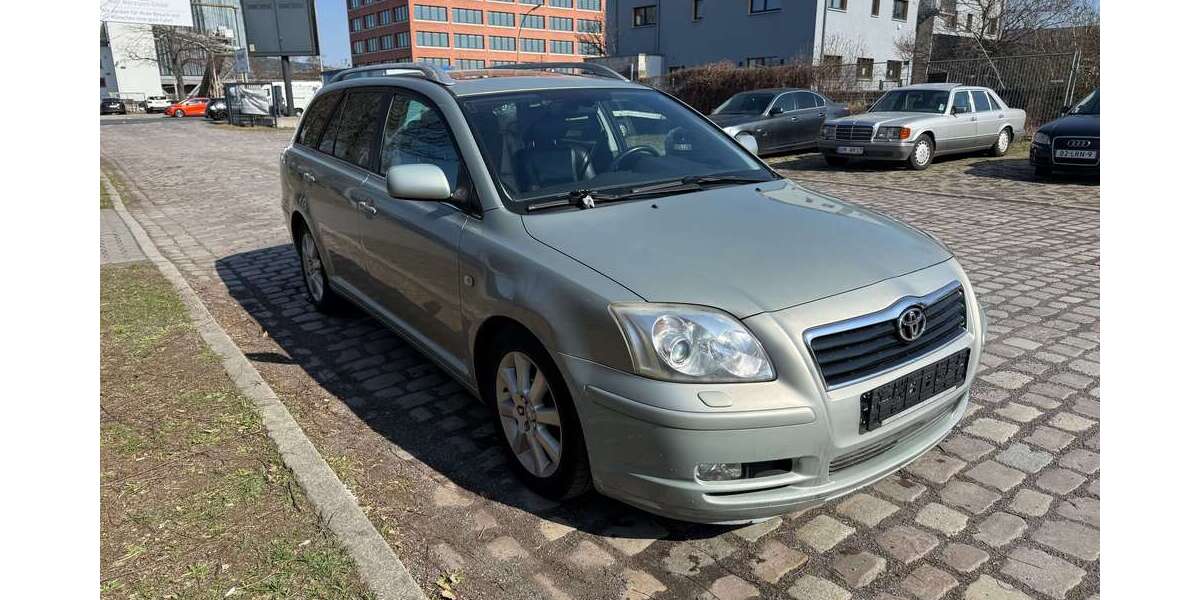 Toyota Avensis 196.000 km 2.699 &euro; Berlin 12043