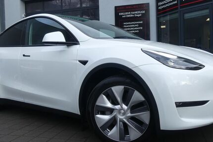 Tesla Model Y 23.528 km 41.800 &euro; Berlin 13156