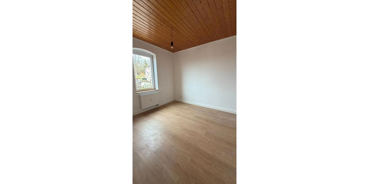 Etagenwohnung Arzberg - 5 Zimmer, 100 m&sup2;, 700&euro; | Angebot:26185124