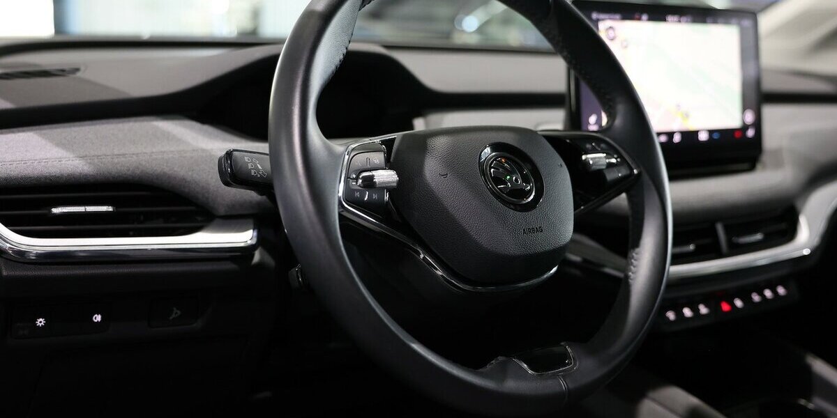 Skoda Enyaq IV 80 LOFT SPORT WHITE / WÄRMEPUMPE / 63.000 km 29.991 &euro; Hamm 59077