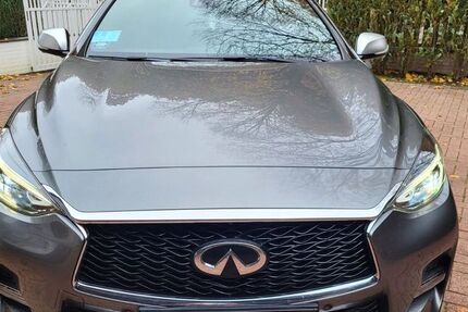 INFINITI Q30