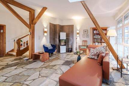 Einfamilienhaus mit ELW in zentraler Lage von Neu-Anspach, Gästehaus, Fernblick & tollem Gartendiyll 8 zimmer