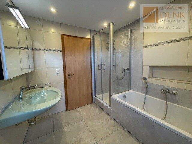 Familienglück garantiert - Großzügige 5-Zimmer- Wohnung mit Balkon in Buchbrunn 5 zimmer