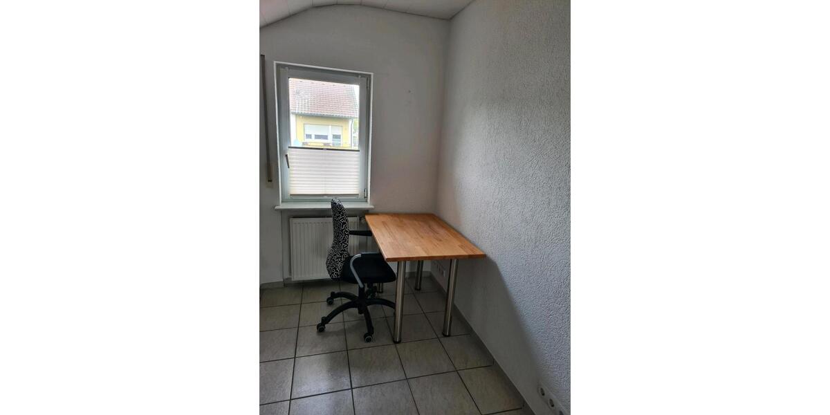 Möblierte großzügige 3 Zimmer Dachgeschosswohnung mit Balkon 3 zimmer