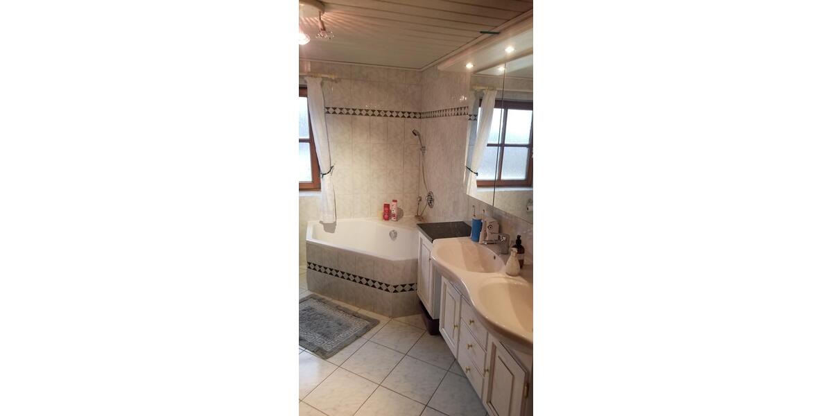 Bauernhaus, Landhaus Wolnzach - 6 Zimmer, 218 m&sup2;, 1.550&euro; | Angebot:24849177