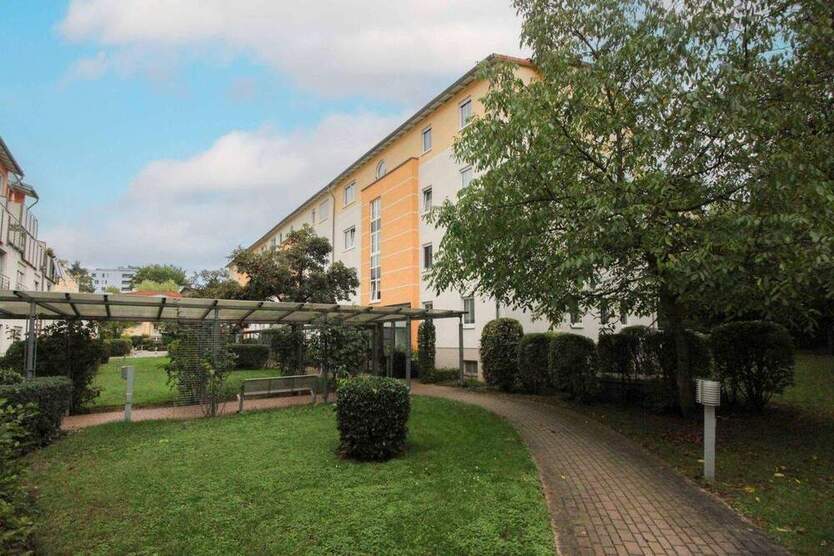 Barrierefreie Erdgeschosswohnung mit traumhaft großem Balkon in Top-Lage von Erlangen 3 zimmer