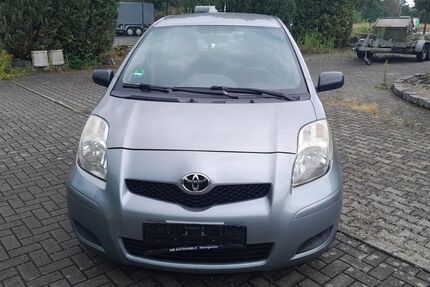 Toyota Yaris 144.000 km 2.499 &euro; Weingarten 88250