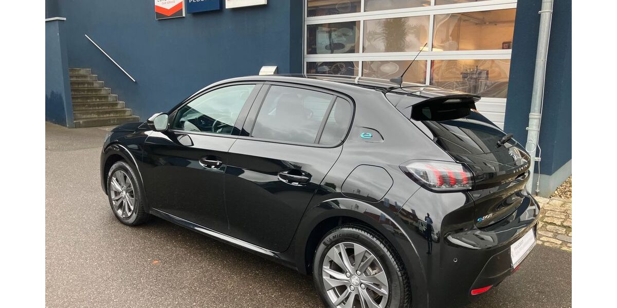 Peugeot 208 15.600 km 14.498 &euro; Röbel Müritz OT Röbel 17207